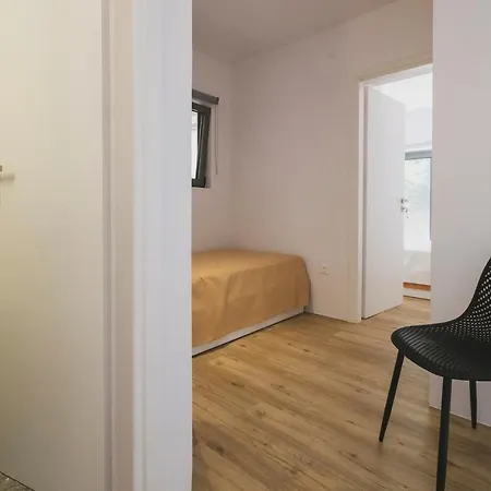 Sun-splashed Stylish Flat, Steps To Old Town