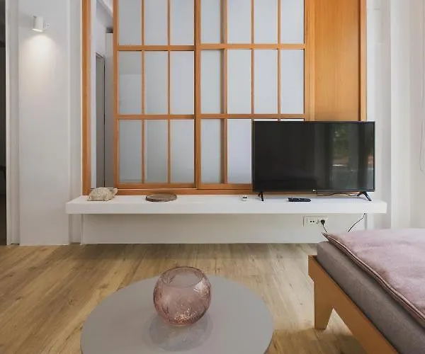 Sun-splashed Stylish Flat, Steps To Old Town Appartement Chania (Crete)