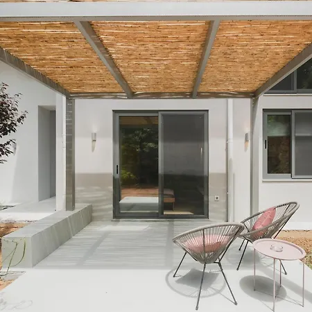 아파트 Sun-splashed Stylish Flat, Steps To Old Town *