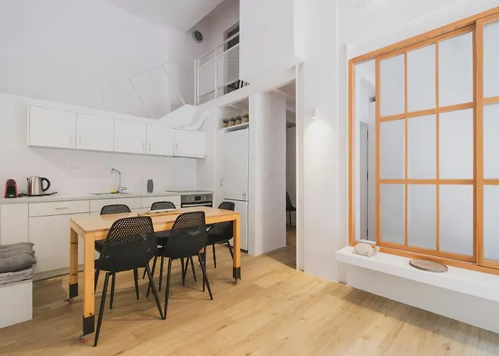 アパート Sun-splashed Stylish Flat, Steps To Old Town