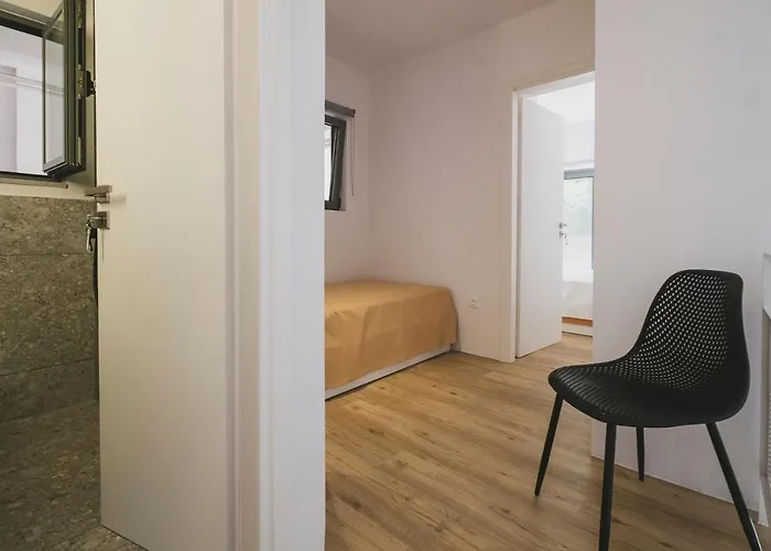 Sun-splashed Stylish Flat, Steps To Old Town