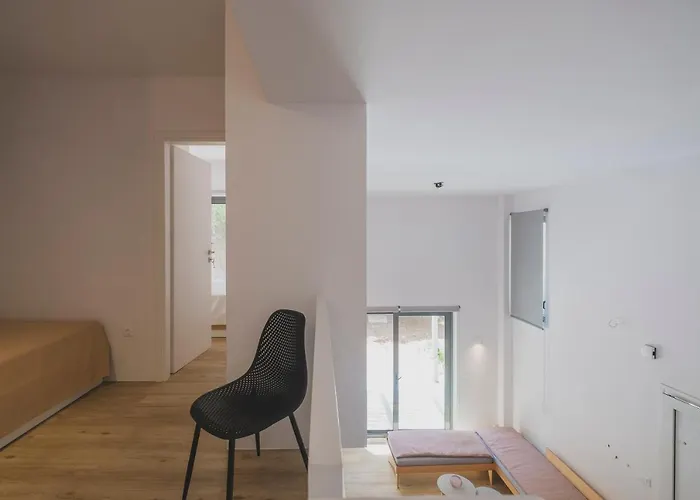 Sun-splashed Stylish Flat, Steps To Old Town アパート