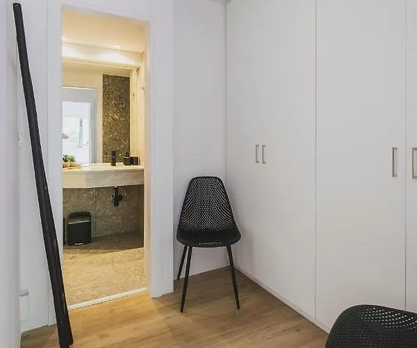 شقة Sun-splashed Stylish Flat, Steps To Old Town